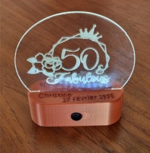 marquant luminaire. impression 3D, découpe et gravure laser - led