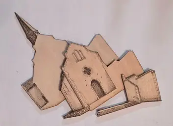 Éléments découpés en contreplaqué représentant la façade et le clocher de l'église de Saint-Doulchard.